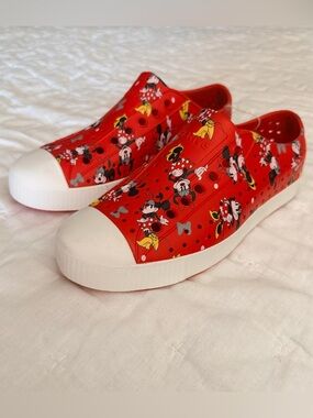 NEW Disney x Native Minnie Mouse Slip On Shoes Sneakers Womens 9 Red Jefferson